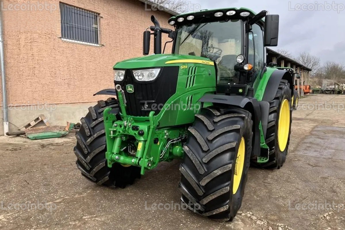 JOHN DEERE 6215 R