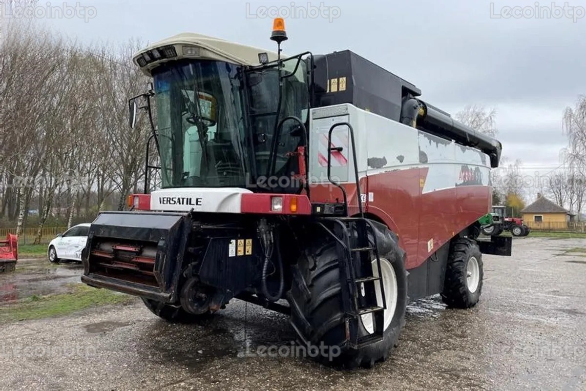 VERSATILE ROSTSELMASH ACROS 580