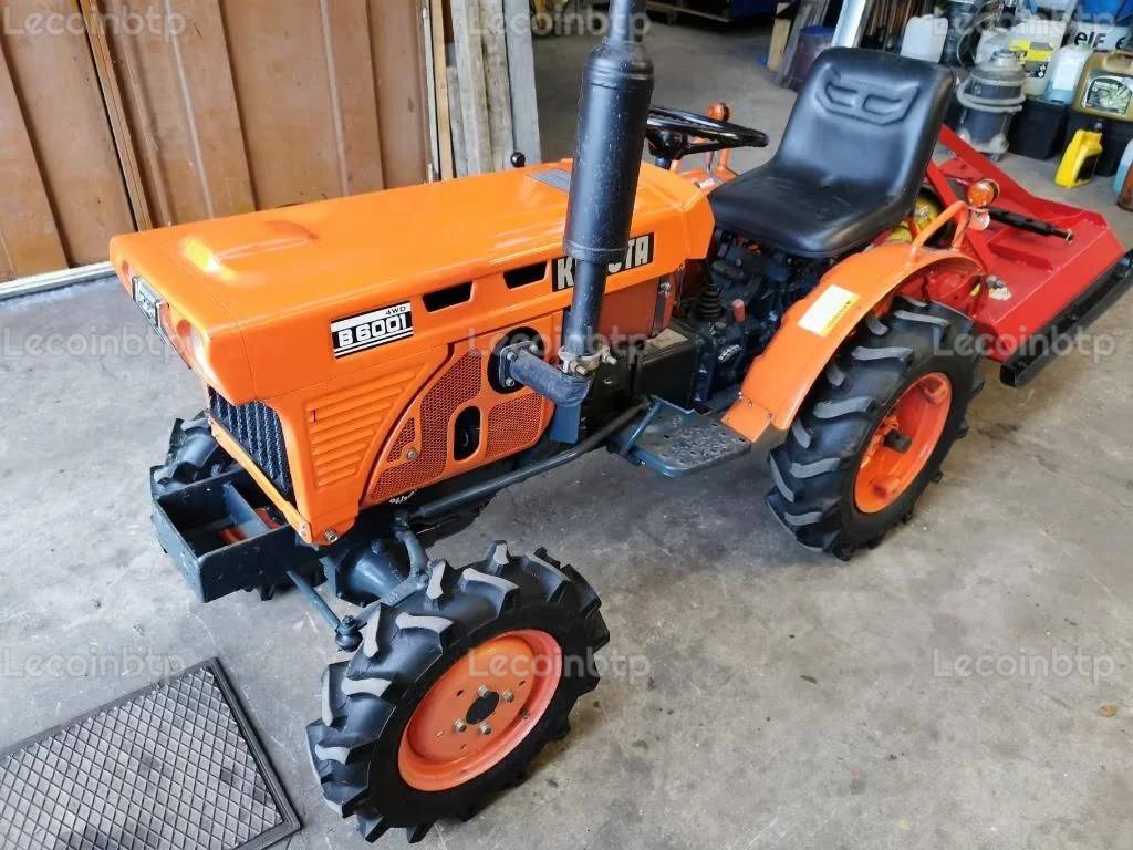 MICRO TRACTEUR Kubota B6001 4WD 14HP + tondeuse rotative 90 cm