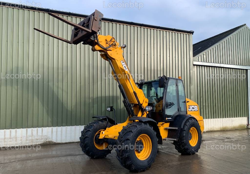 CHARIOT TÉLESCOPIQUE JCB TM 320 S