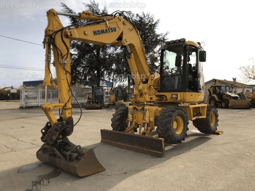 Pelle sur pneus Komatsu pw118