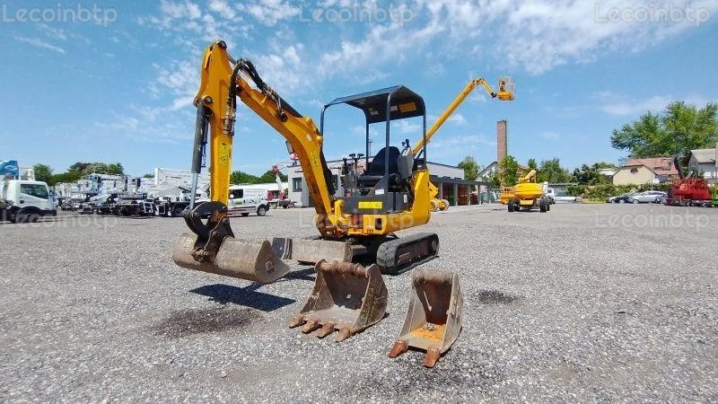 Mini-pelle bobcat e14