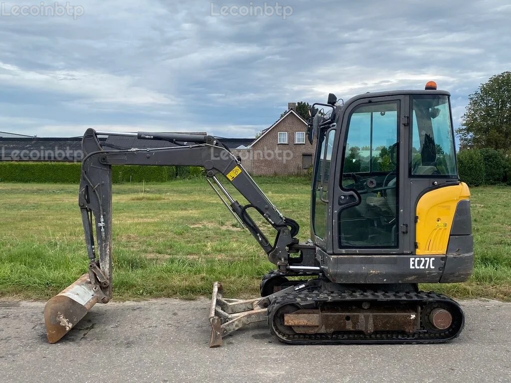 Mini-pelle Volvo EC27C