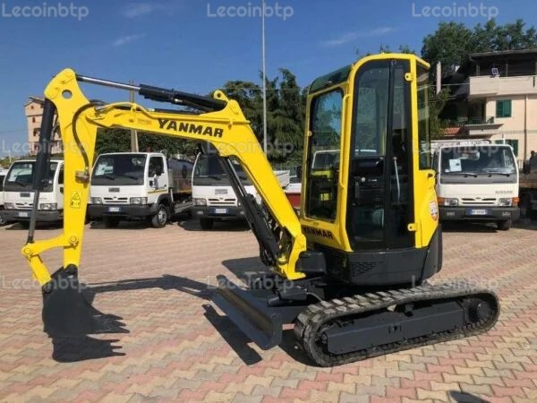 YANMAR VIO 25.3 + 4 Godets + Remorque