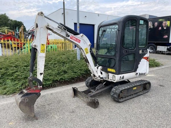 Mini Pelle BOBCAT E16